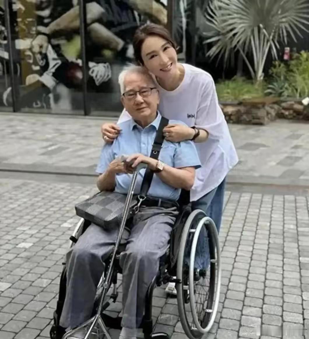 黎姿短发造型难掩岁月留下的痕迹，让人一言难尽​​​