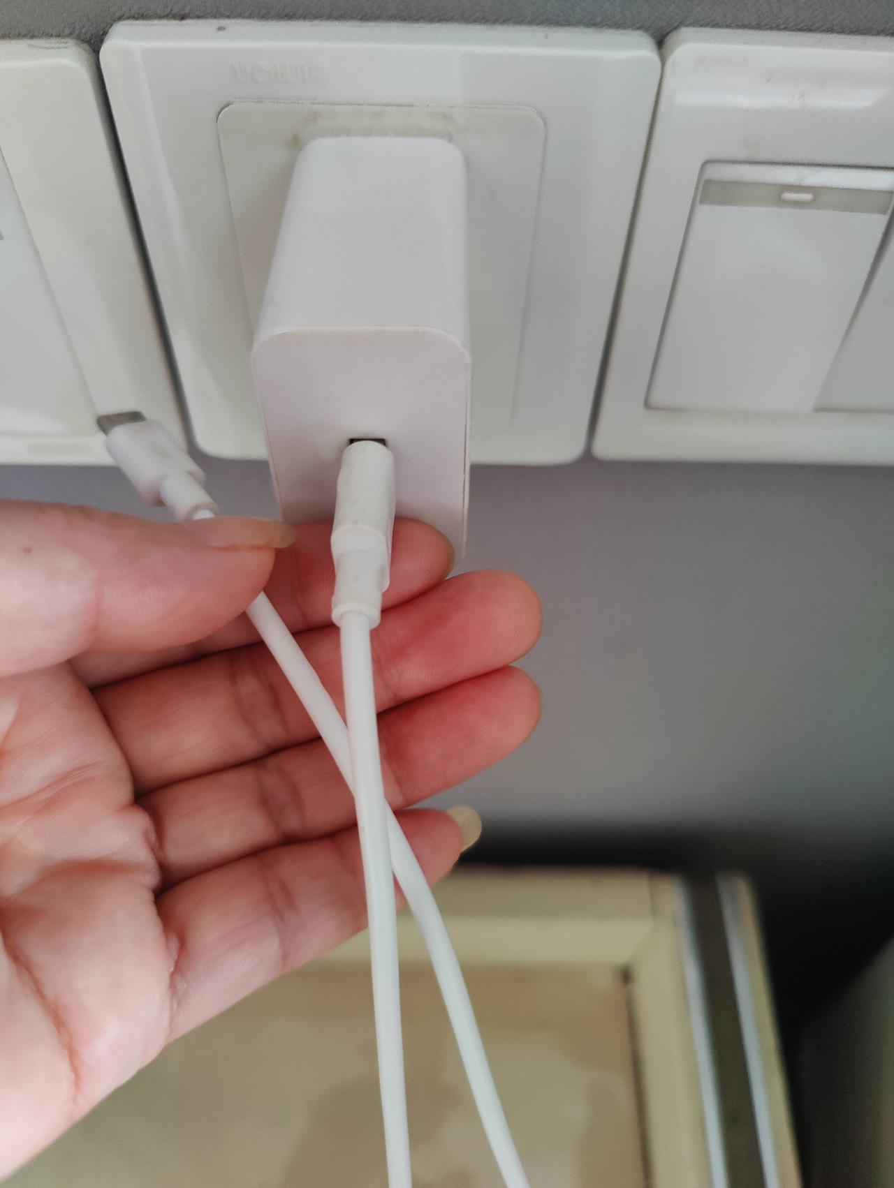 充电器一直不拔有多可怕呀!充电器一直不拔有多可怕,如果充电器长期