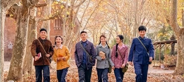 追剧巜依依向北风》剧中有两个幼稚的女人，既可怜又可嫌。一是曲芳