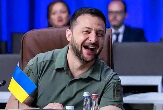 谁能想到泽连斯基最近扔了个大瓜，直接把俄乌战场的“神话”给砸稀碎，俄罗斯天天吹的