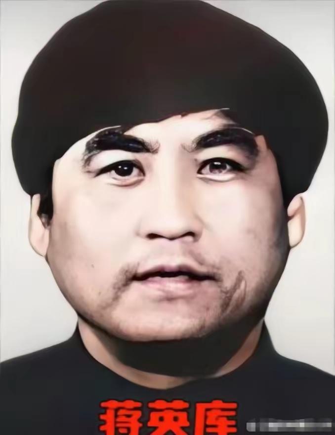 2000年11月，黑龙江哈尔滨出了桩轰动全城的怪事。省检察院42岁的检察官袁成（