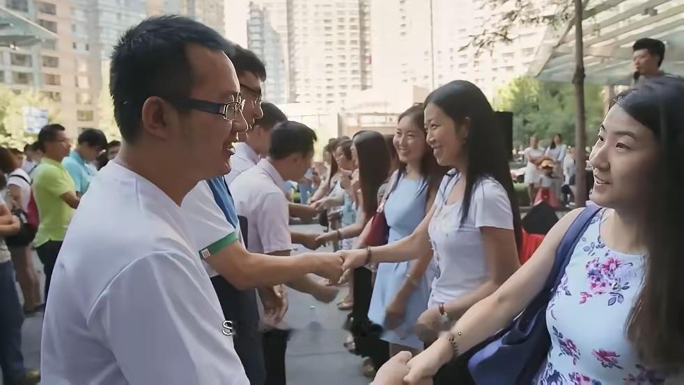 网上一名31岁女生的相亲经历引来不少讨论，她前后处过六任男友，每一段恋爱都早早和