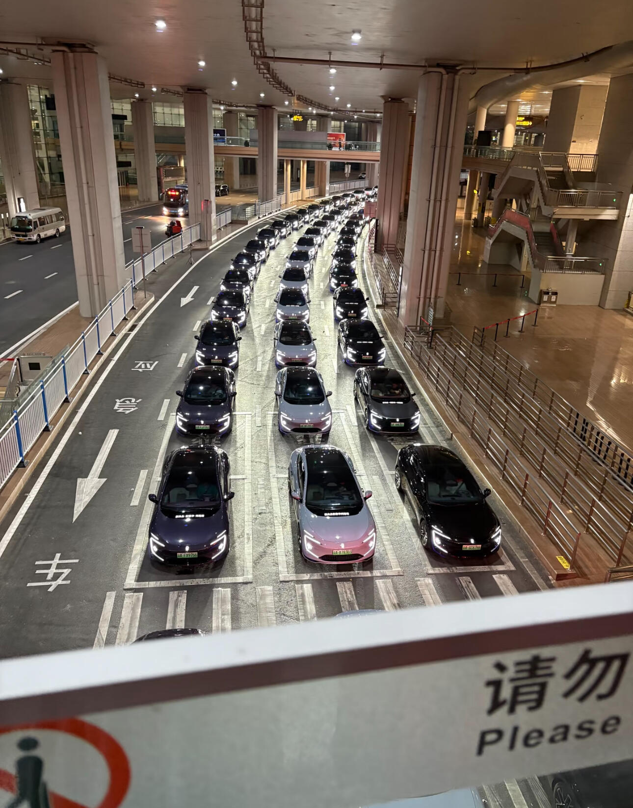 当阿维塔成了街车是一种什么感觉？视频来自网络​​​