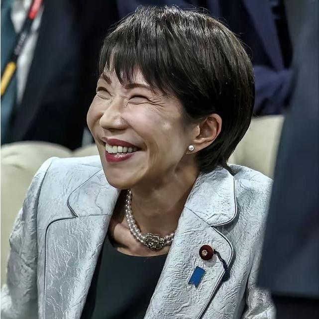 终于坐不住了！日本时隔八年单独派团访华，释放特殊信号。据日媒报道，中日关系长期紧