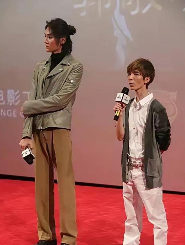 十五年了，他靠抄来的东西赚了十几个亿，一分道歉不给。直到去年，156个导演编剧联