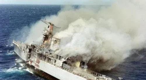 1982年，英阿马岛那边可热闹了，俩国家因为一块地皮的事儿打了起来。英国远征军那