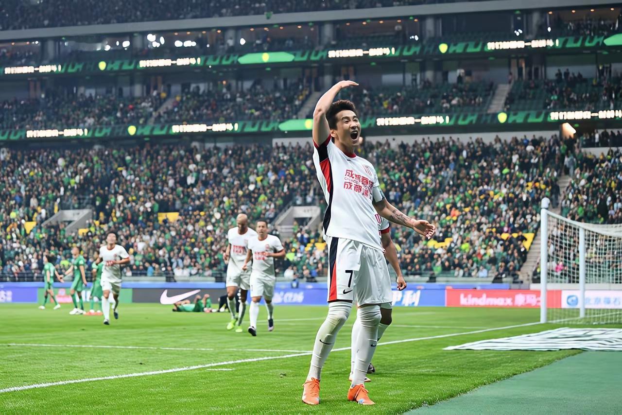 中超官第5轮MVP8名候选人，居然没有进两球的玉昆的奥斯卡和新鹏城的卡泽夫，倒有