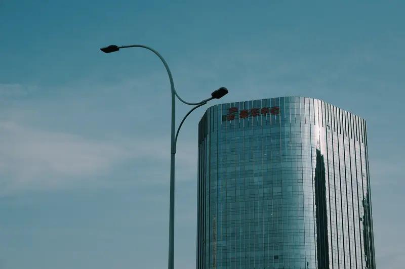 财是急不来的。财要慢慢等，急不发财，所以不要指望一卖就涨，要有