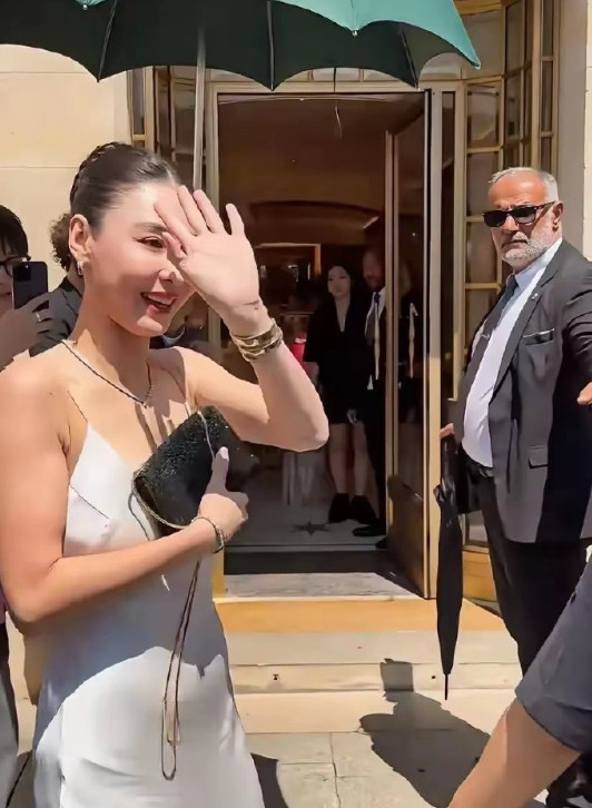 张柏芝：梳这个发型都不是一般的美人，但眉毛怎么这么奇怪​​​