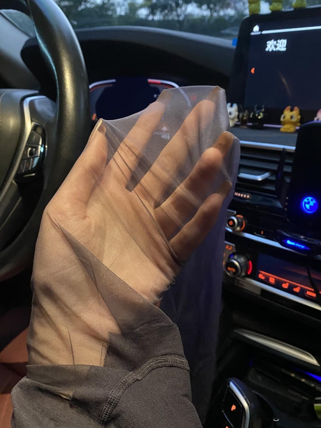 现在出门丝袜成为必需品了