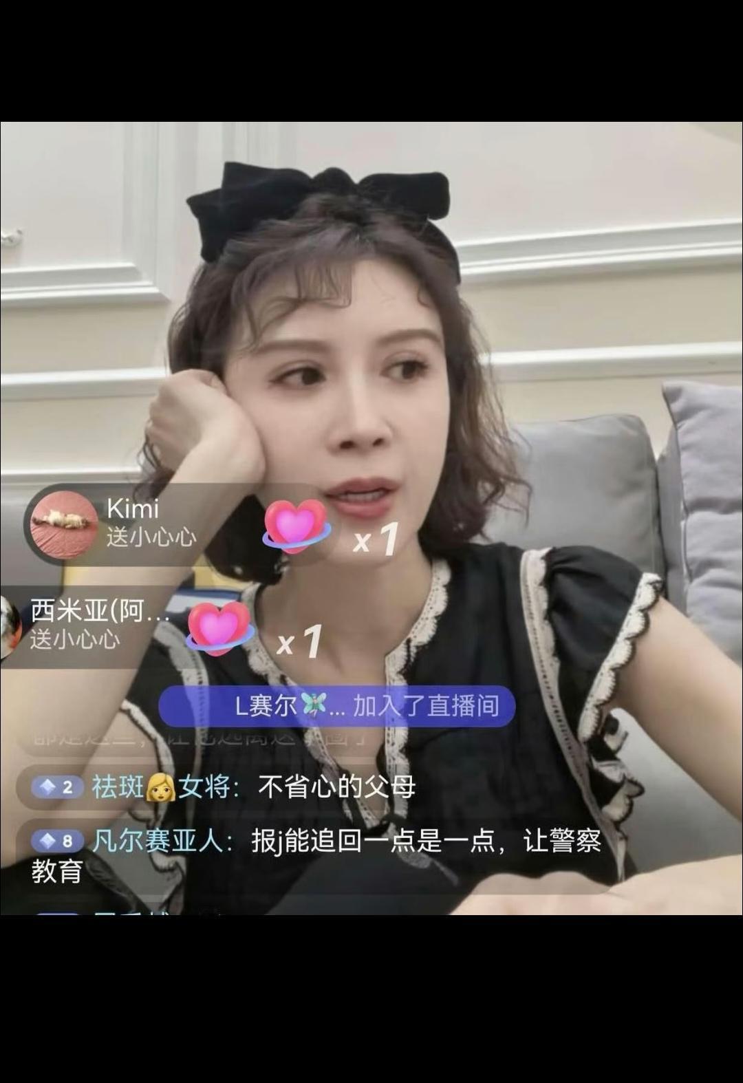 前段时间无意刷到明星金巧巧的直播间，她直播的时候哭诉着自己家人被骗了！当时不理