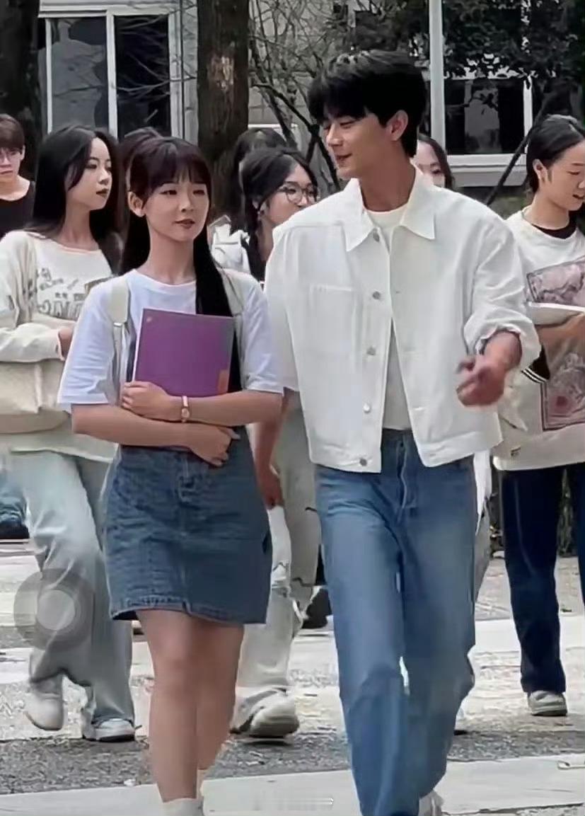 这是啥电视剧，怎么感觉群演比女主还漂亮啊