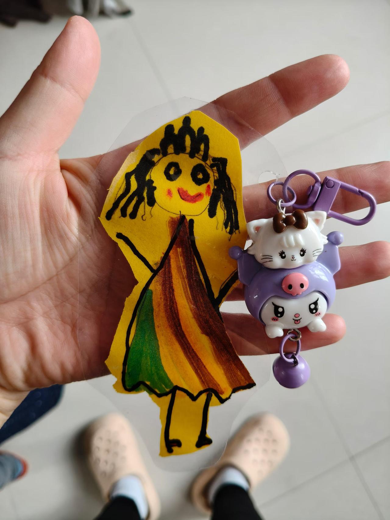 童趣满满的手绘钥匙扣，萌猫和可爱的女孩，太可爱啦！😍🎨🔑