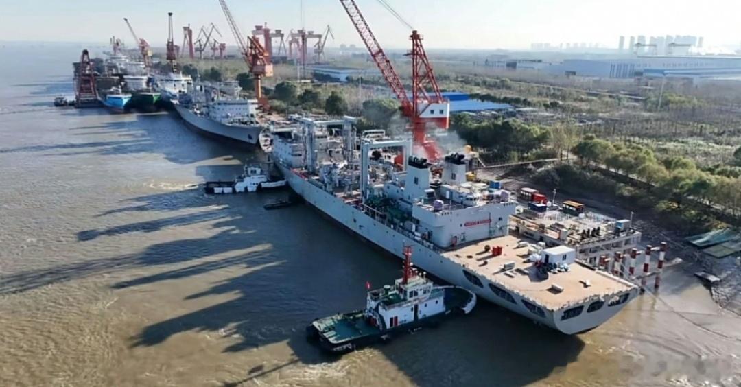 兵马未动，粮草先行！来瞅瞅批量建造的903A补给舰不止要“下饺子”驱逐舰、两栖舰