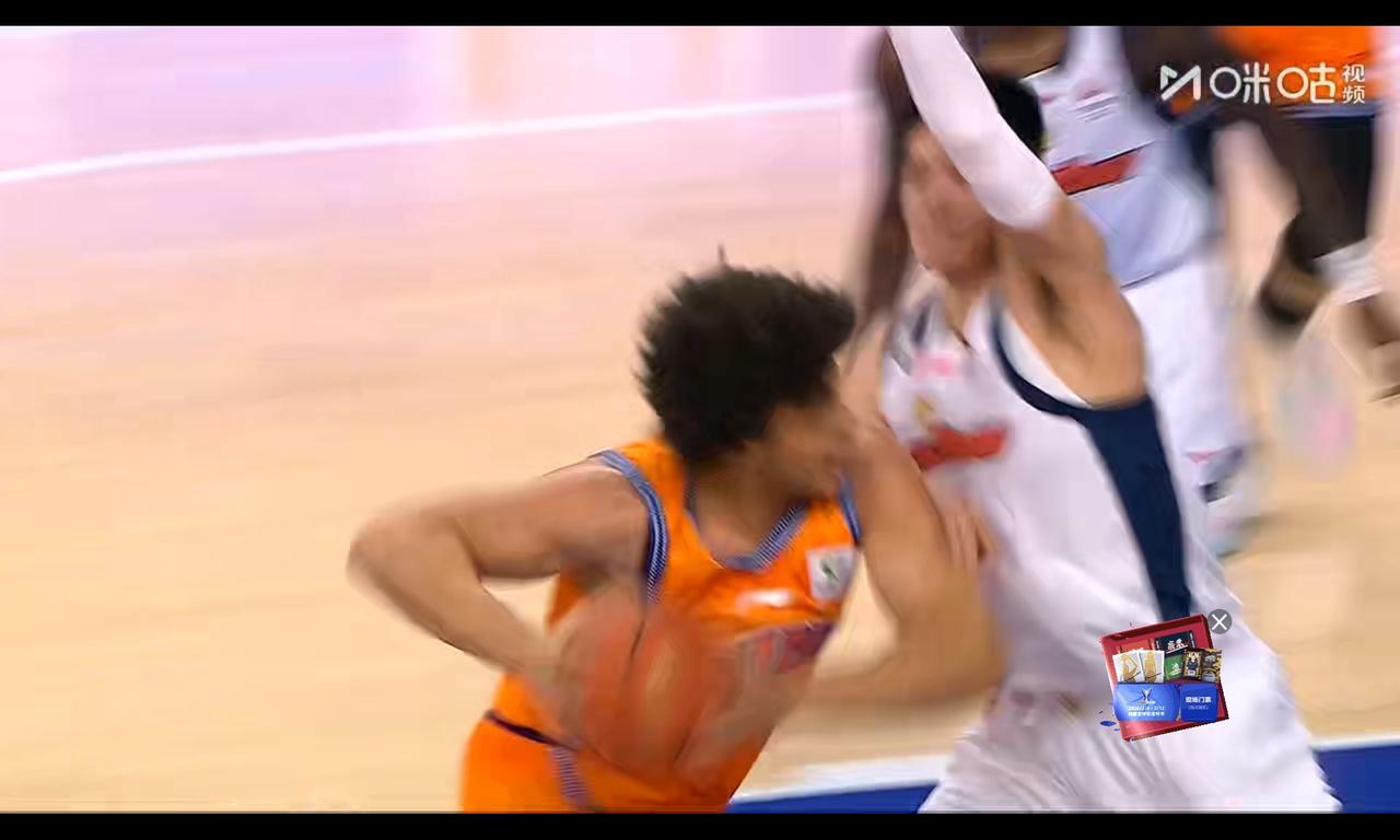 王洪泽对抗洛夫顿，杨溢黄明依获得露脸机会，这场球就是闹着玩两队各有二将去北