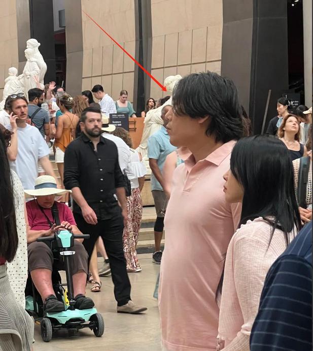 巴黎之旅，让大家看清了伊能静和秦昊的“真面目”——太真实，太接地气。57岁的