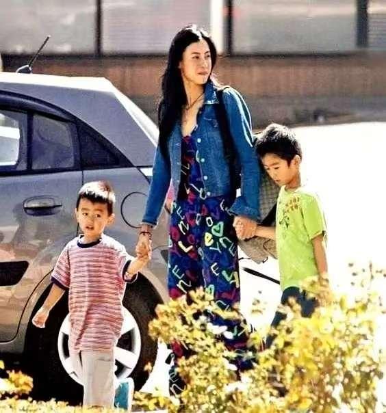 我不会去看谢霆锋的演唱会，我对他也并无好感，他长相平平，唱功也很一般。他能有如今