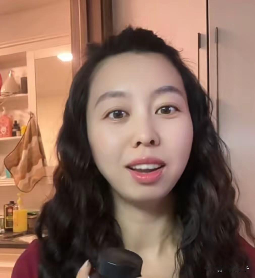 田静父亲频频发视频动态活跃账号，网友猜测田家以小号预热开启直播带货之旅！