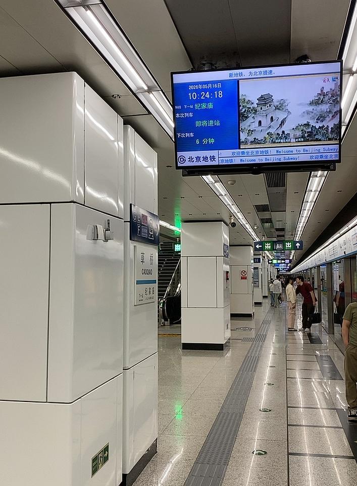 今天上午噩耗传来，盟兄弟的父亲去世了，坐标沧州泊头市，刚刚打电话告诉我的。兄弟哭