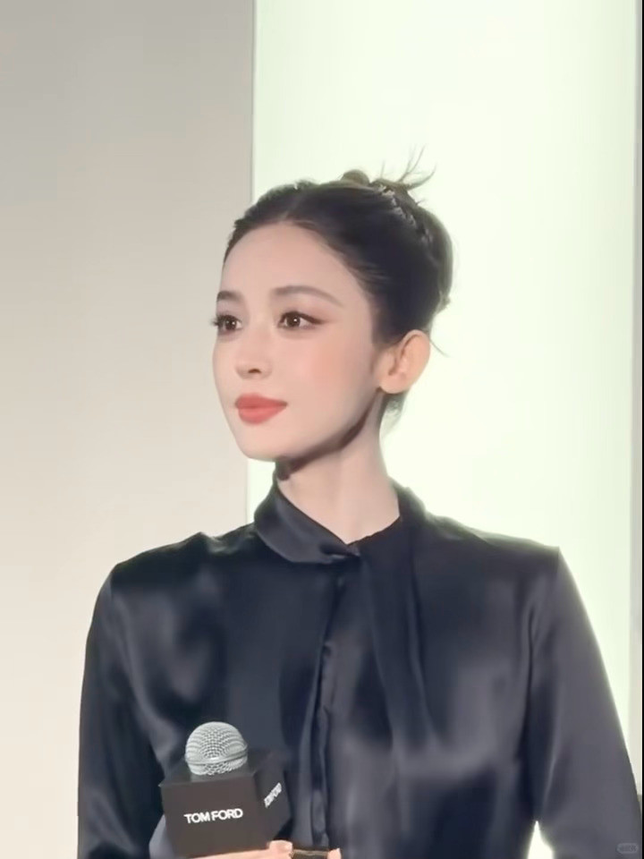 娜扎的头骨和面部平整度也太优越了