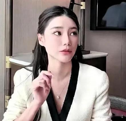 最近网上说要被开除。但雇主马筱梅澄清说没这回事，只是让阿姨先歇岗学直播。汪总家给