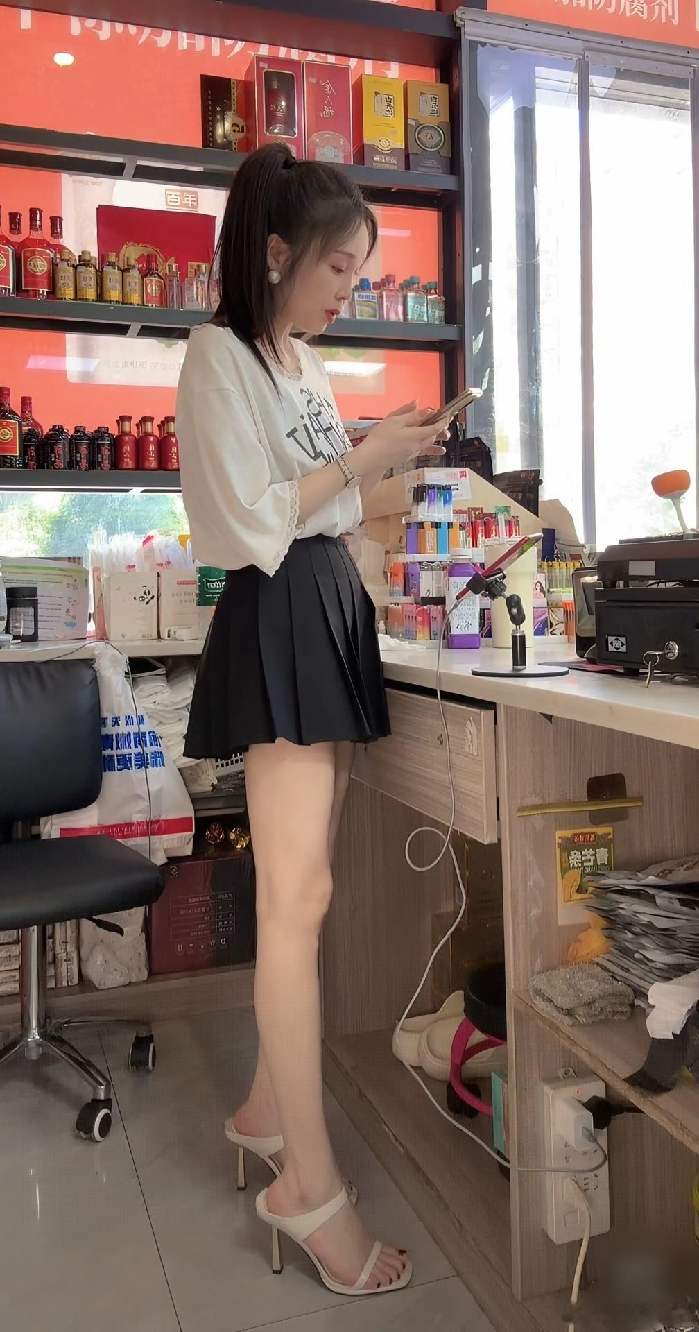烟酒老板娘​​​