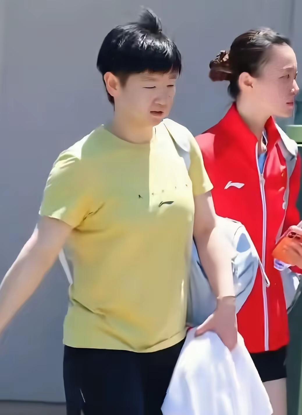 莎莎的新陪练横空出世，看看会不会是又一个何卓佳？看着挺干练的哈！能和小太阳在一起