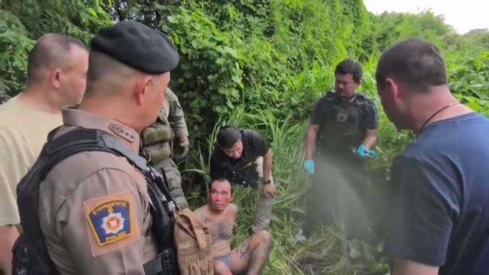 这个泰国人交代杀害了一对俄罗斯姐弟：他先用枪朝弟弟开了两枪，姐姐见状上前想救弟弟