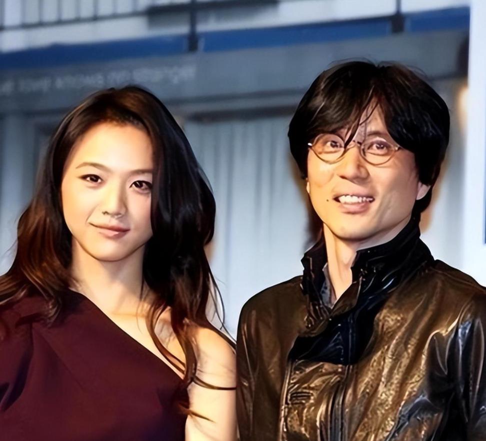 4月27日46岁汤唯二胎消息曝光引热议，她的中韩婚姻细节被网友深挖，被指存在三