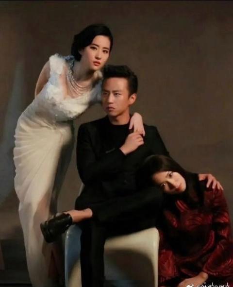 肯定是邓超要求这样拍的……不愧是老显眼包