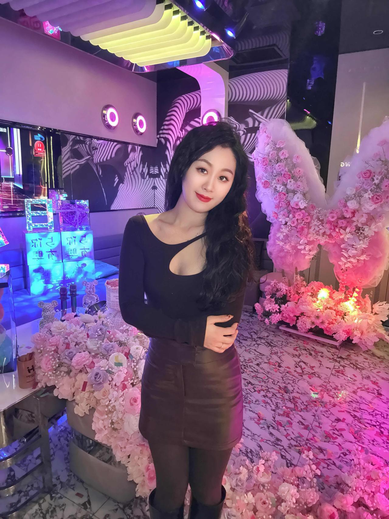 💜幸福感都在照片里了🦋原来生日还可以在KTＶ这么过！有点漂亮有点幸福