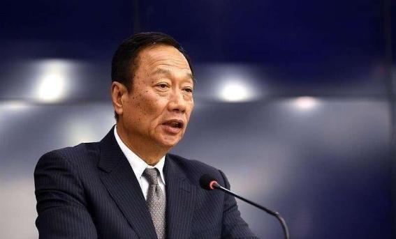 “私人专机拉去前线运弹药箱？”他当年在镜头前拍了胸脯，转头却在郑州砸下真金白