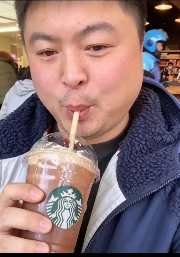 一群人围着我说让小猪戒掉晚上的夜奶，保护牙齿啊调整习惯啊什么的理由很多，我也理解。只有本人在心里默默
