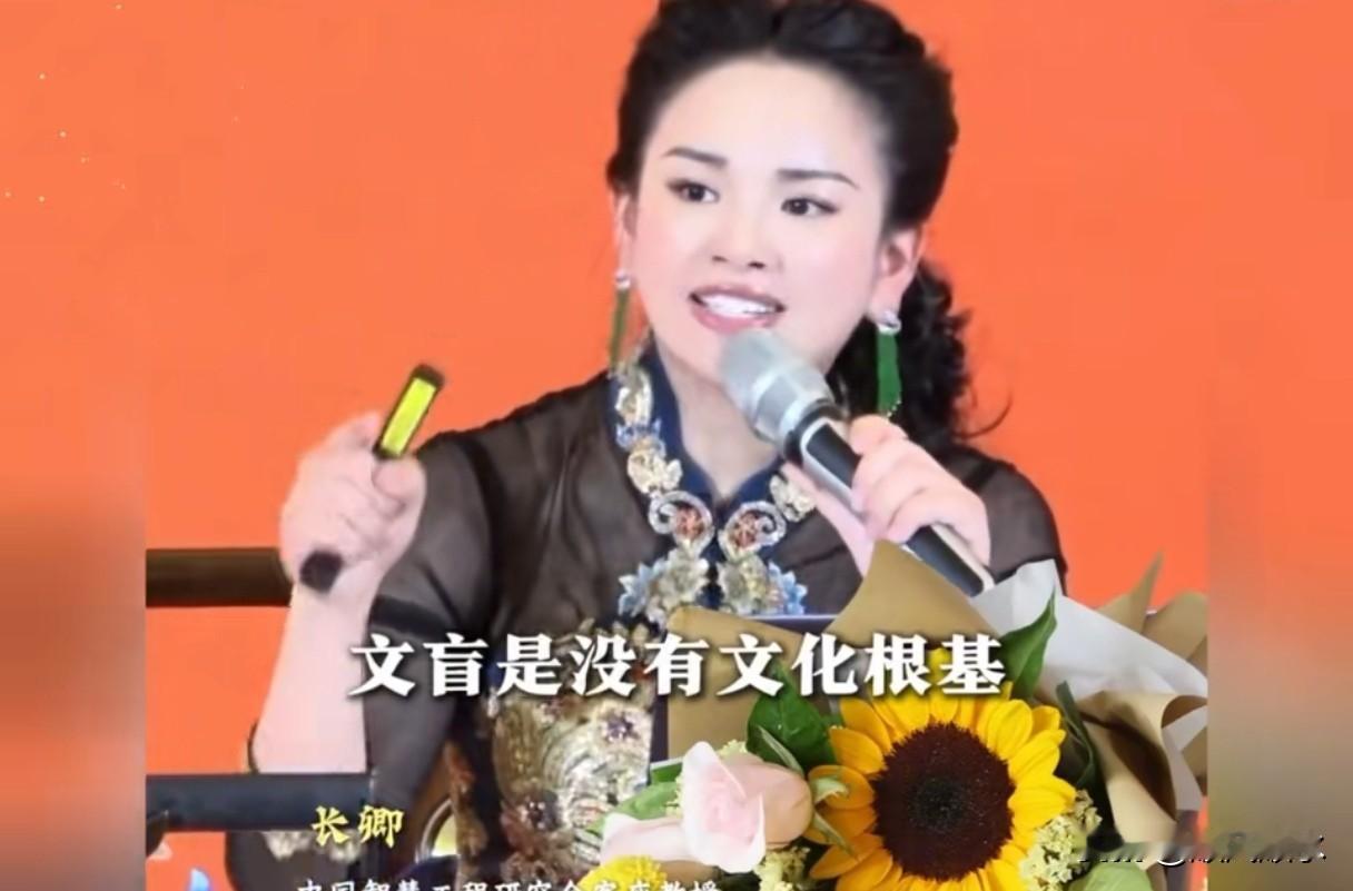 文人若忘了民族自强，和文盲何异？说到底，这就是文人的根！文人本该用笔杆子传精