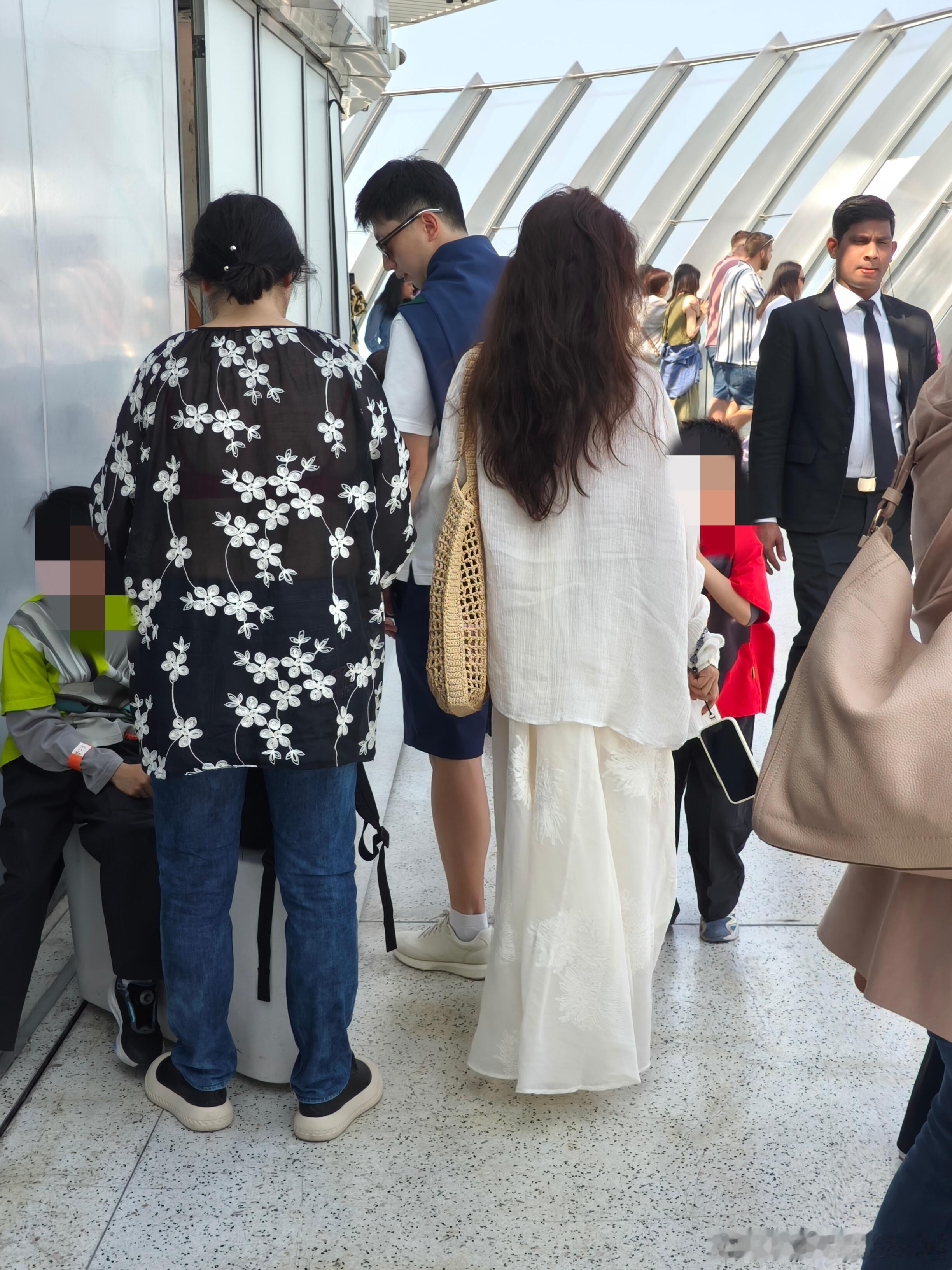 偶遇马龙夏露一家度假马龙夏露一家度假偶遇马龙夏露一家度假，松弛感拉满了