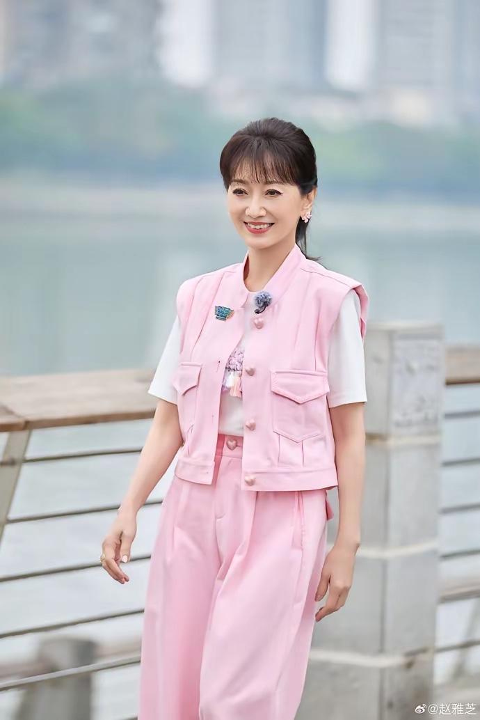 曾经的女神今年73岁了，还是这么有气质