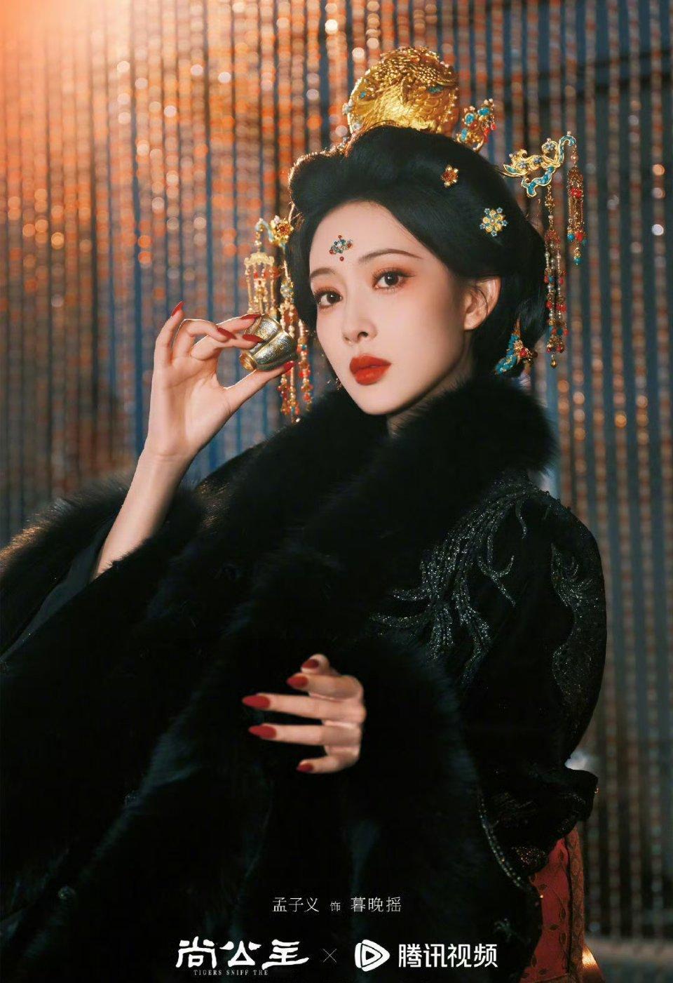 孟子义也快古装妆容半永久了大红唇，大眼妆，其他地方白花花​​​