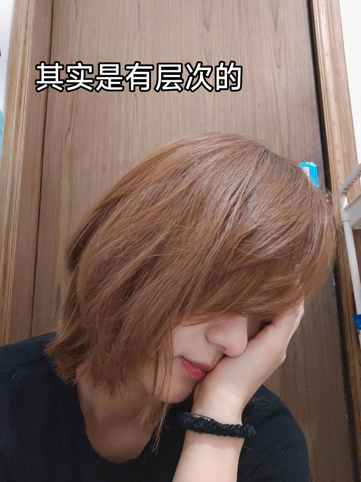 没救了，我的布丁头。我恨我妹，她说我的发型和杜华的一样😅