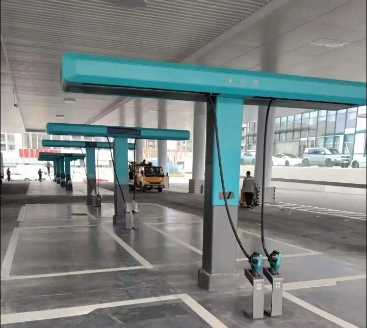 这几张图一摆，以后但凡用纯电车的出门充电，正常停车姿势充电桩的线不够长的，可以把