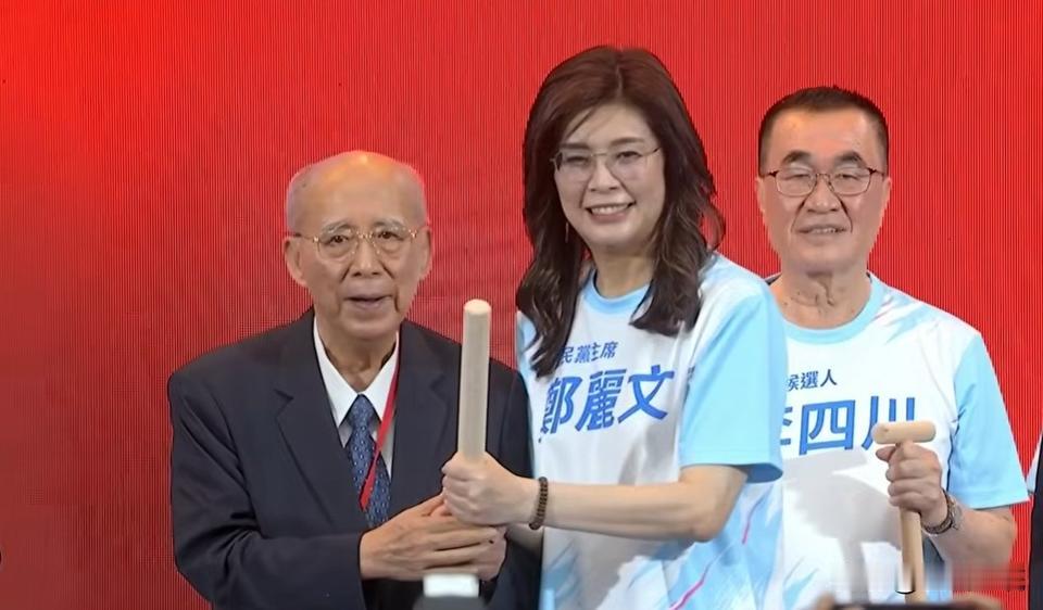 国民党全代会为19县市长候选人大造势吴伯雄交棒郑丽文国民党今天（25日