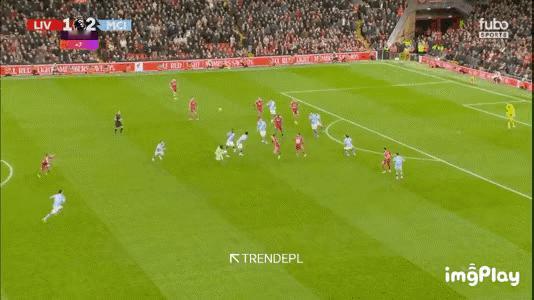 利物浦这球的处理，简直就是低球商的代表作比赛最后时刻，利物浦本来就输着球呢，又不