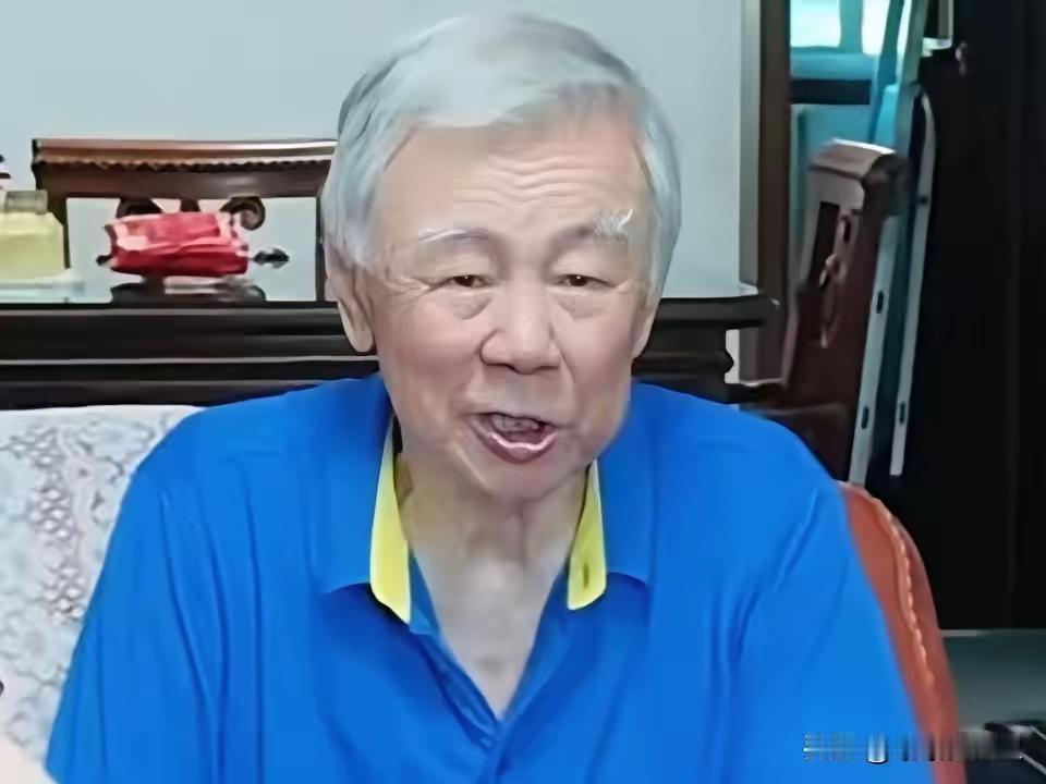 女排教父袁伟民现状，给所有中老年人提了个醒2026年7月，北京老小区里，8