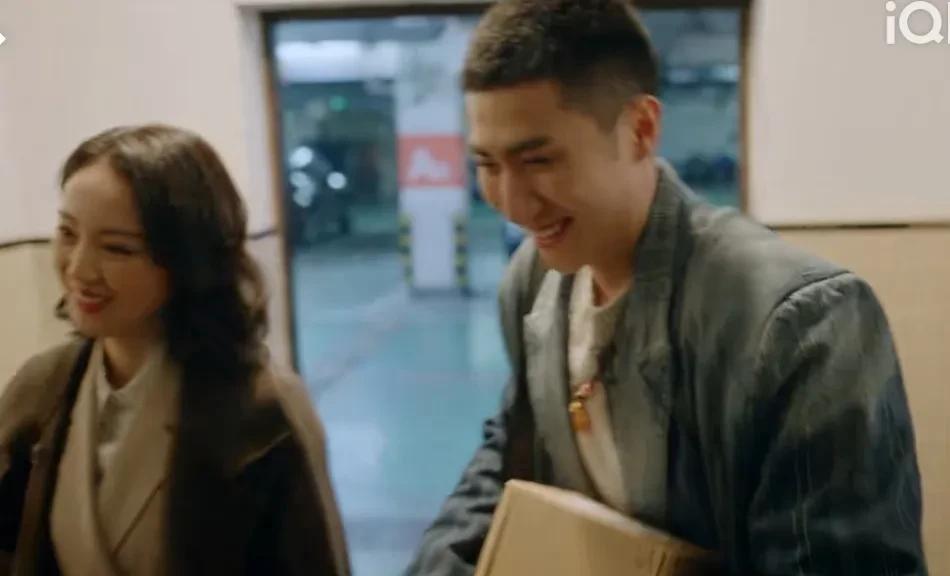 你以为同事天天一起上下班就是暧昧？数据揭穿70%的职场猜疑全是瞎想。李匆匆和