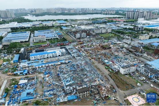 黄冈这场风，刮醒多少装睡的人？2026年7月6日晚上八点十分，黄冈市区的风突
