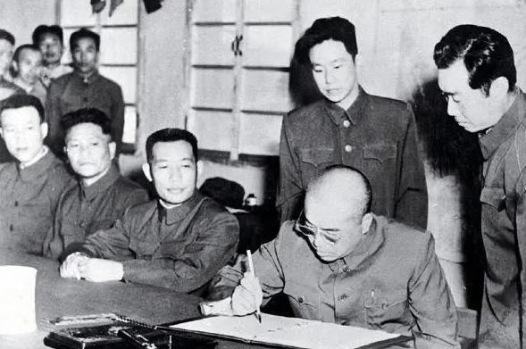 彭德怀与毛泽东最后一次见面，主席伤感道：几年不见，你显老了彭德怀勉强笑道：“我