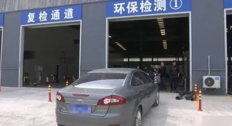 经常开车加油的朋友，一定要注意了，要不然会给自己添麻烦的。今天去审车了，结果