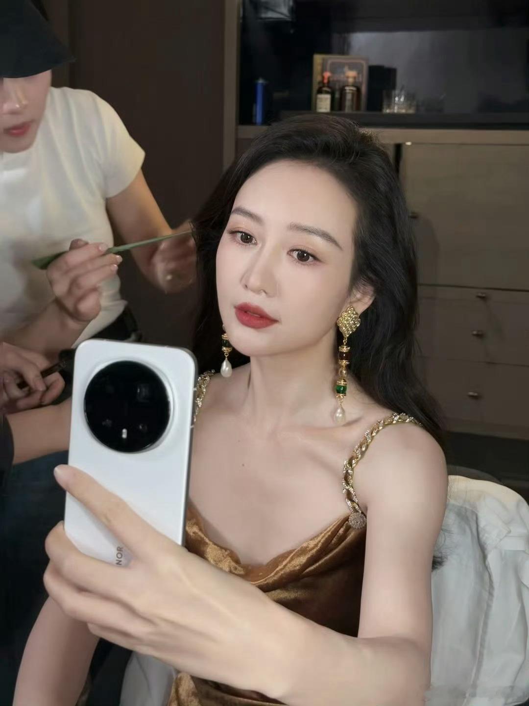 清冷贵气十足的王鸥姐姐，状态美到发光，姐姐要多多营业，喜欢看爱看！