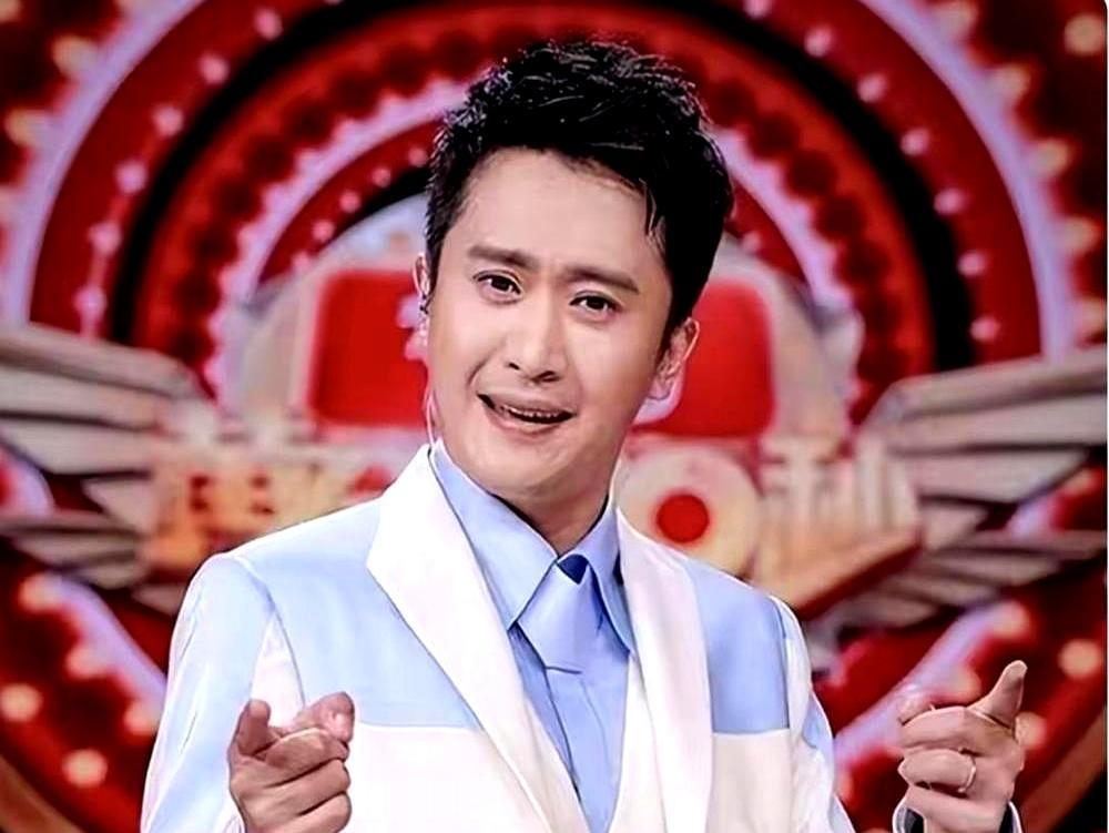 和撒贝宁搭档18年，连微信好友都不是，央视主持杨帆的职场真相，戳痛了多少成年人。