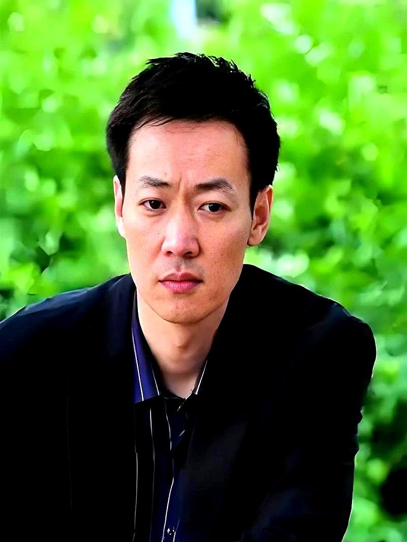 吴越单身9年，辛柏青丧偶，网友直呼这俩人太配了。看着吴越这些年一直一个人