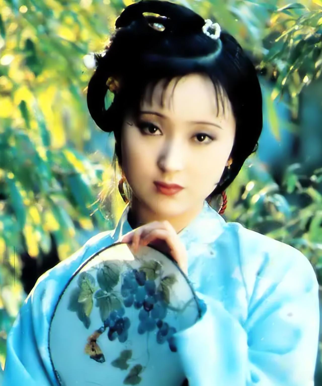 中国古典小说NO.1，毫无疑问《红楼梦》1987年，《红楼梦》搬上荧幕，称得上